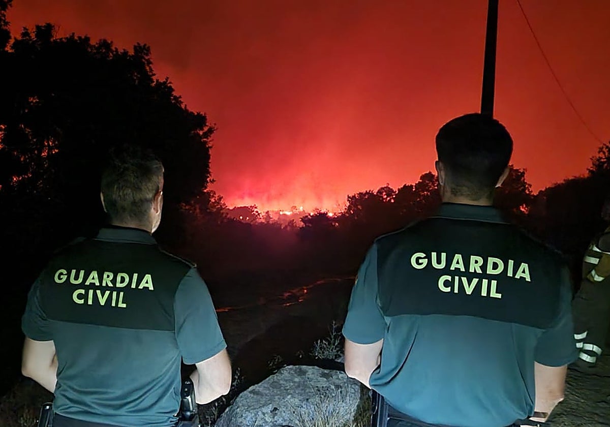 El fuego sigue descontrolado en algunos puntos de Sanabria.