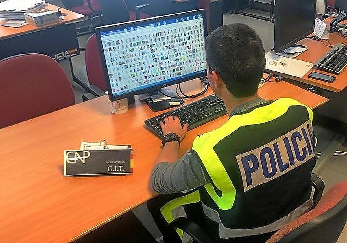 Imagen de archivo de un agente de la Policía Nacional.