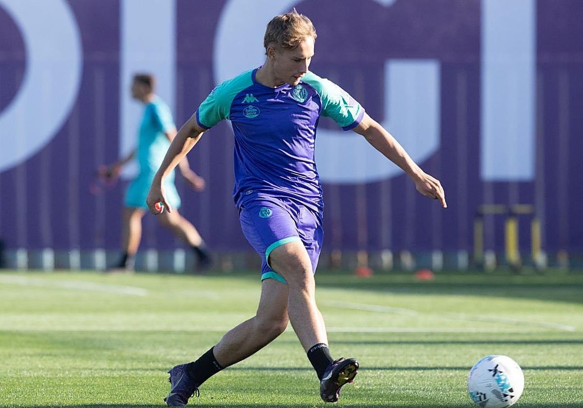 Arnu, en un entrenamiento con el Real Valladolid.