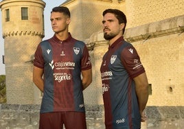 Fotos de la nueva primera equipación de la Gimnástica Segoviana