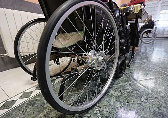 Silla de ruedas en una residencia de mayores de Castilla y León.