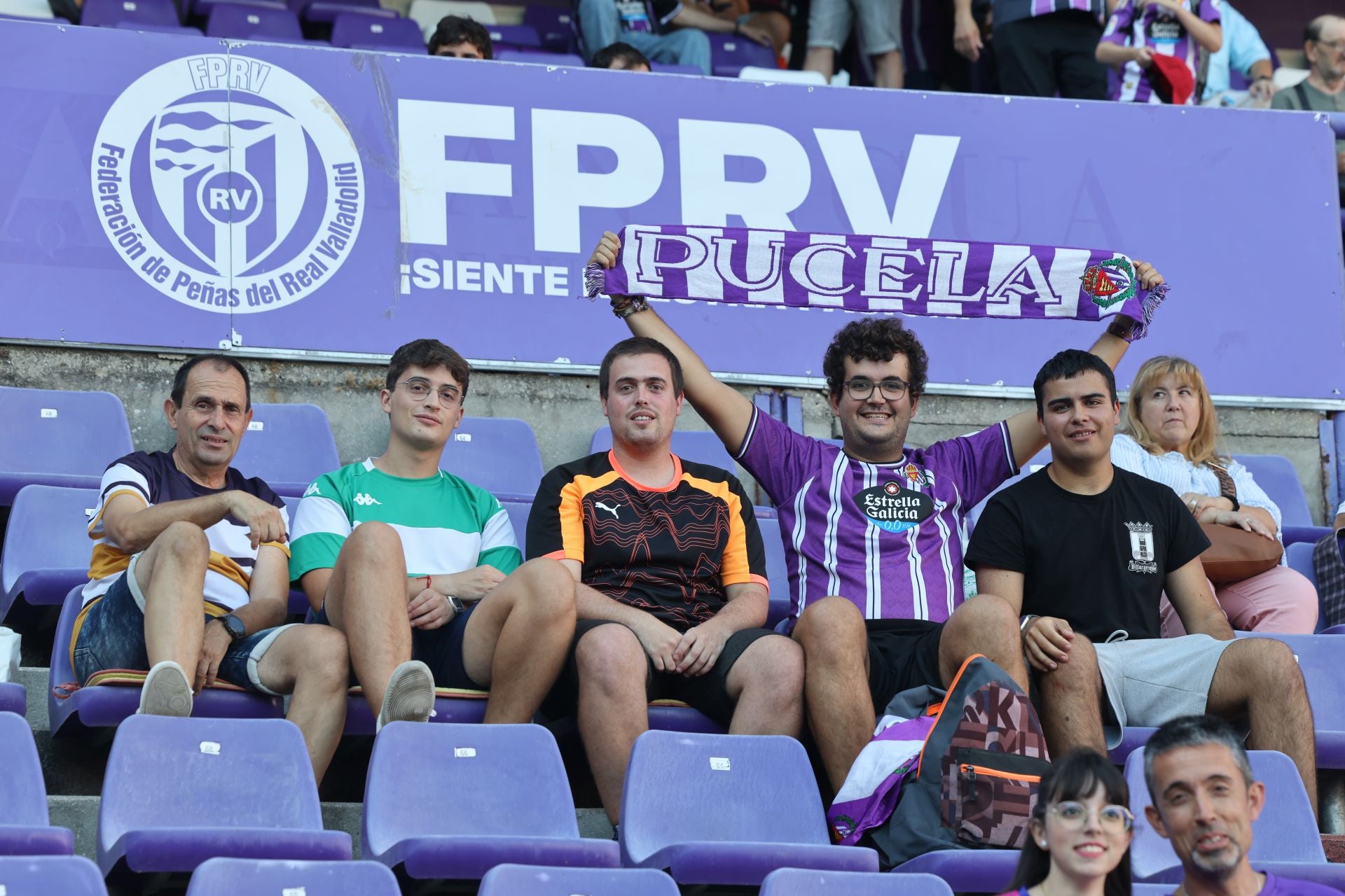 Búscate en la grada del Real Valladolid (3/4)