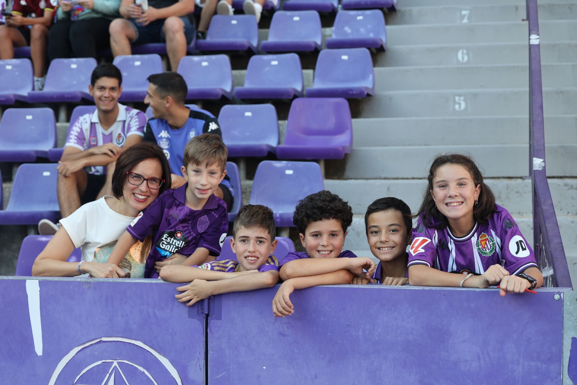 Búscate en la grada del Real Valladolid (1/4)