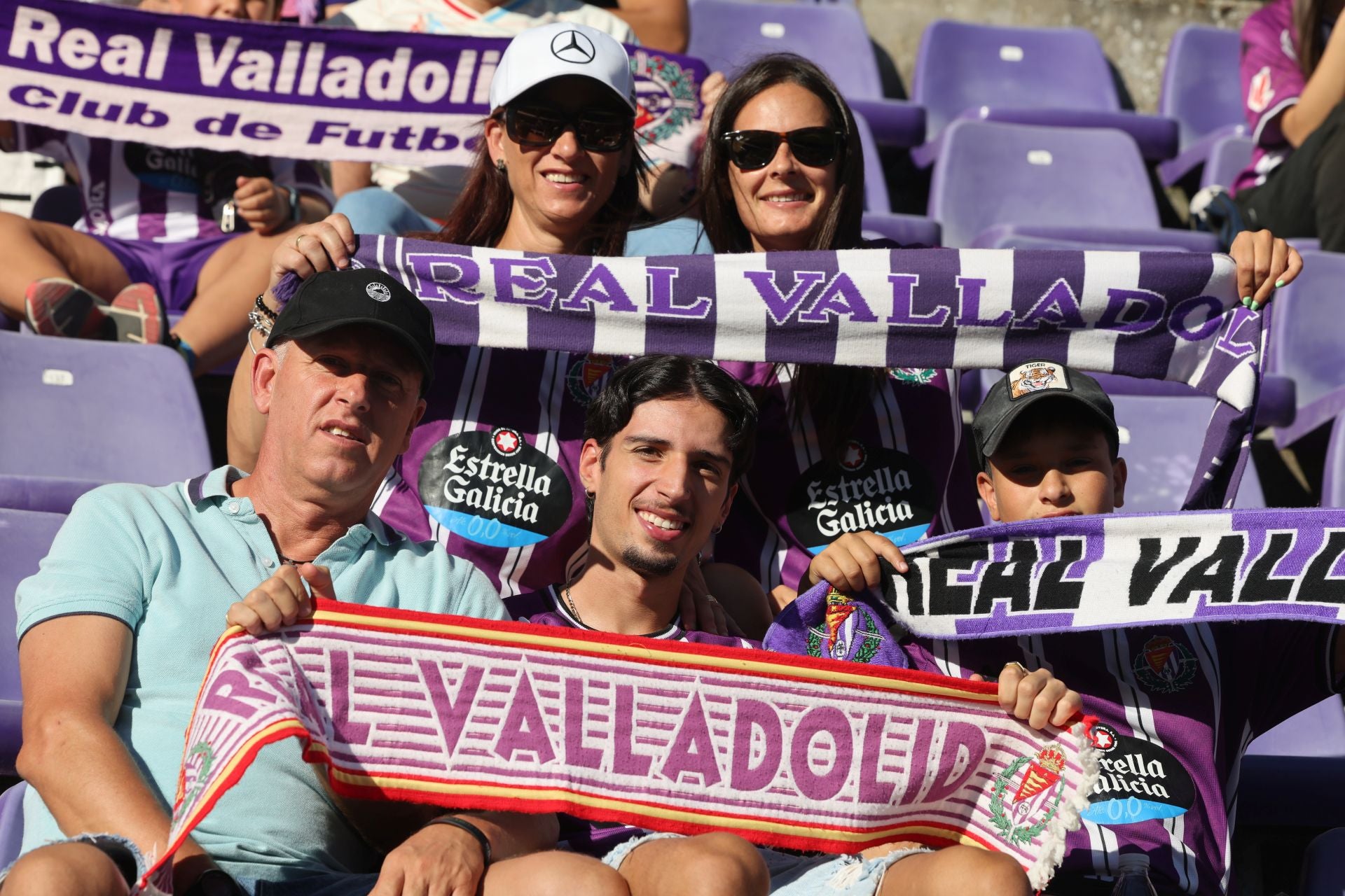 Búscate en la grada del Real Valladolid (2/4)