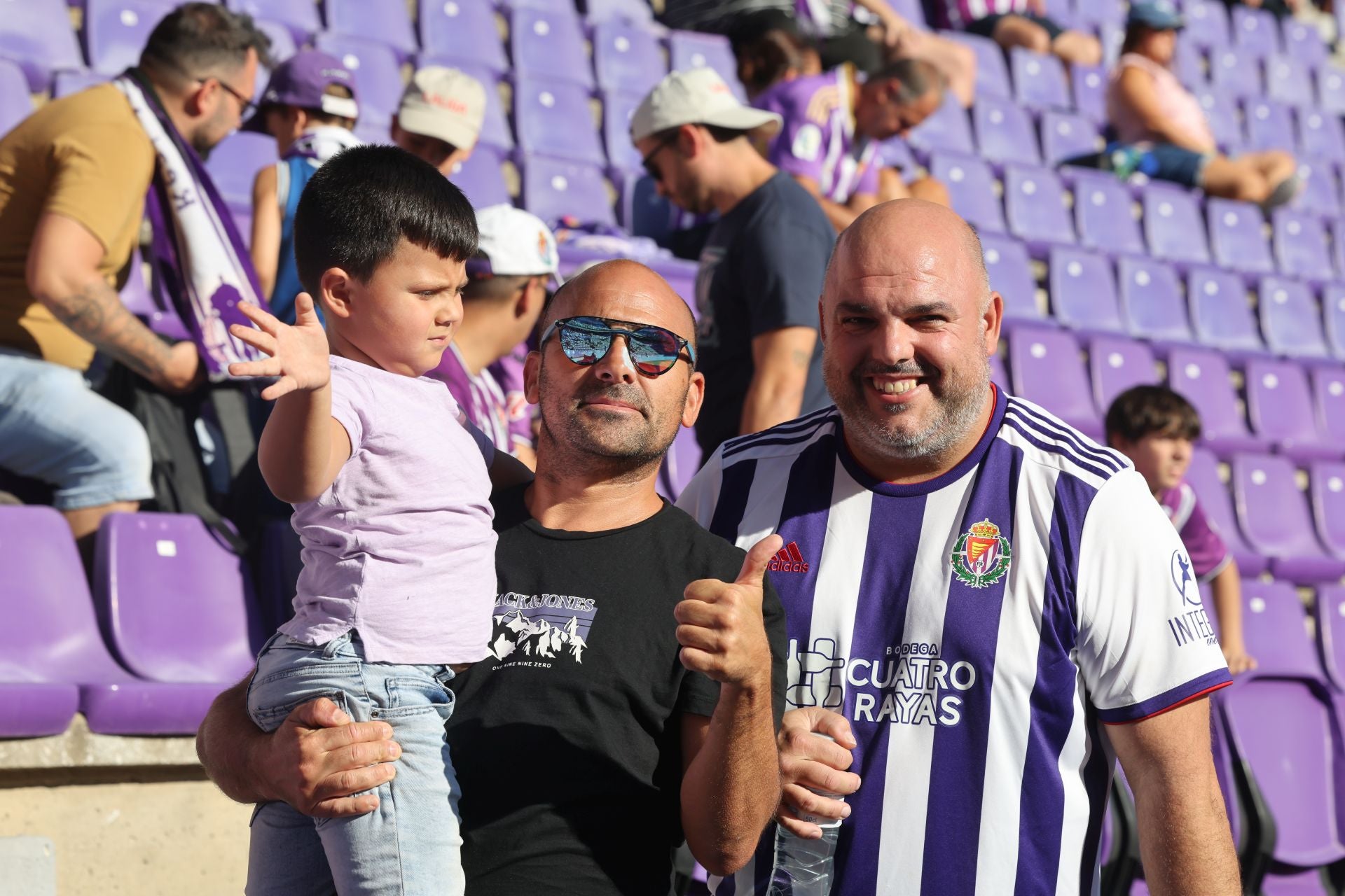 Búscate en la grada del Real Valladolid (2/4)