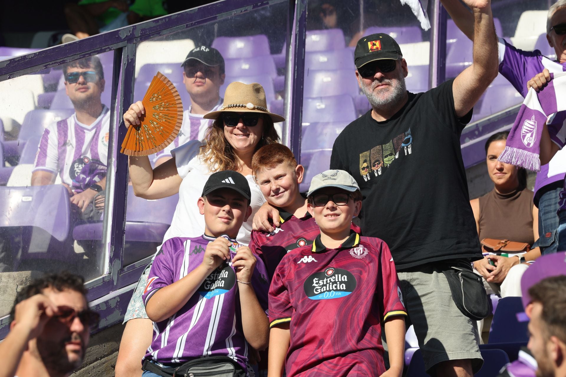 Búscate en la grada del Real Valladolid (2/4)