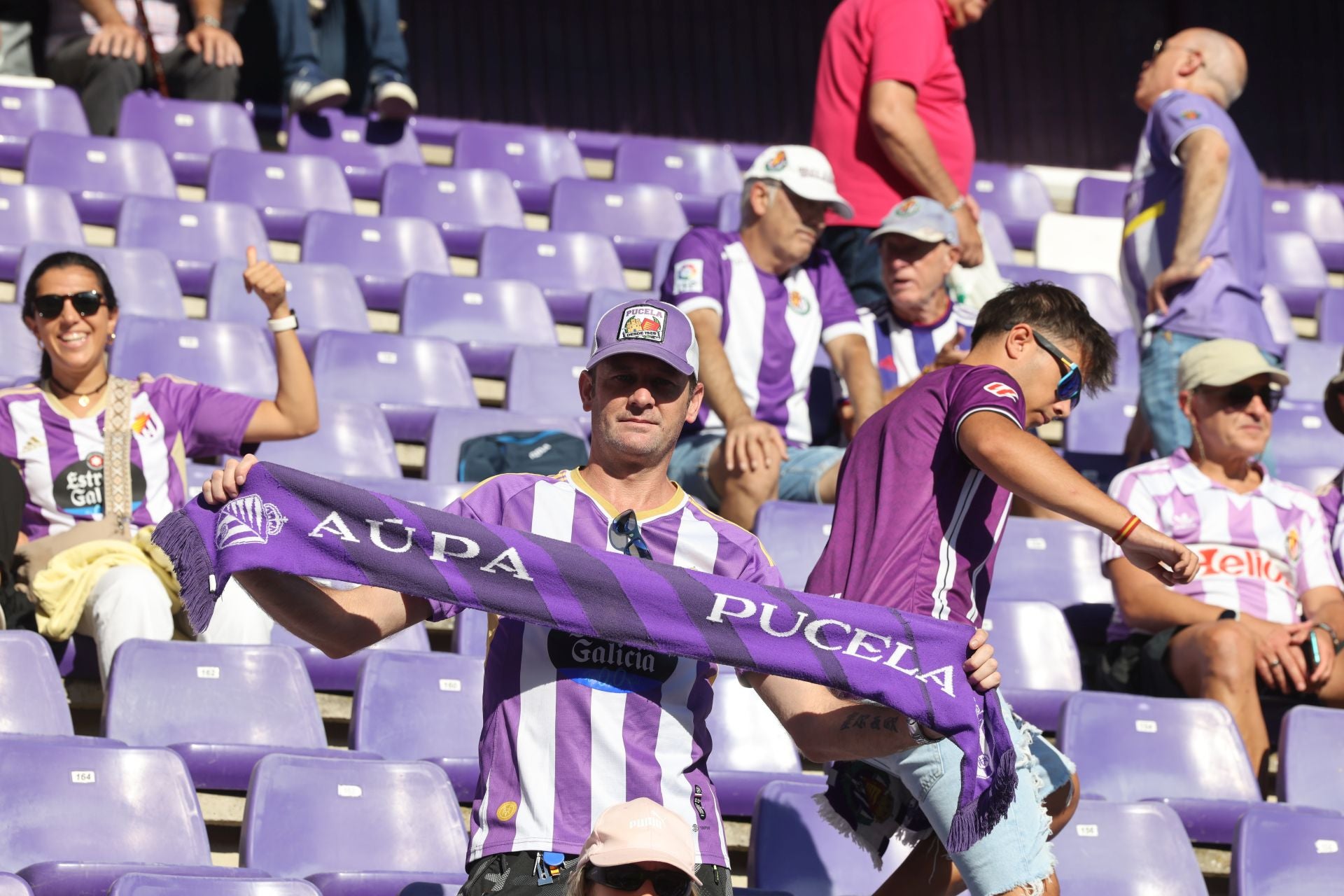 Búscate en la grada del Real Valladolid (1/4)