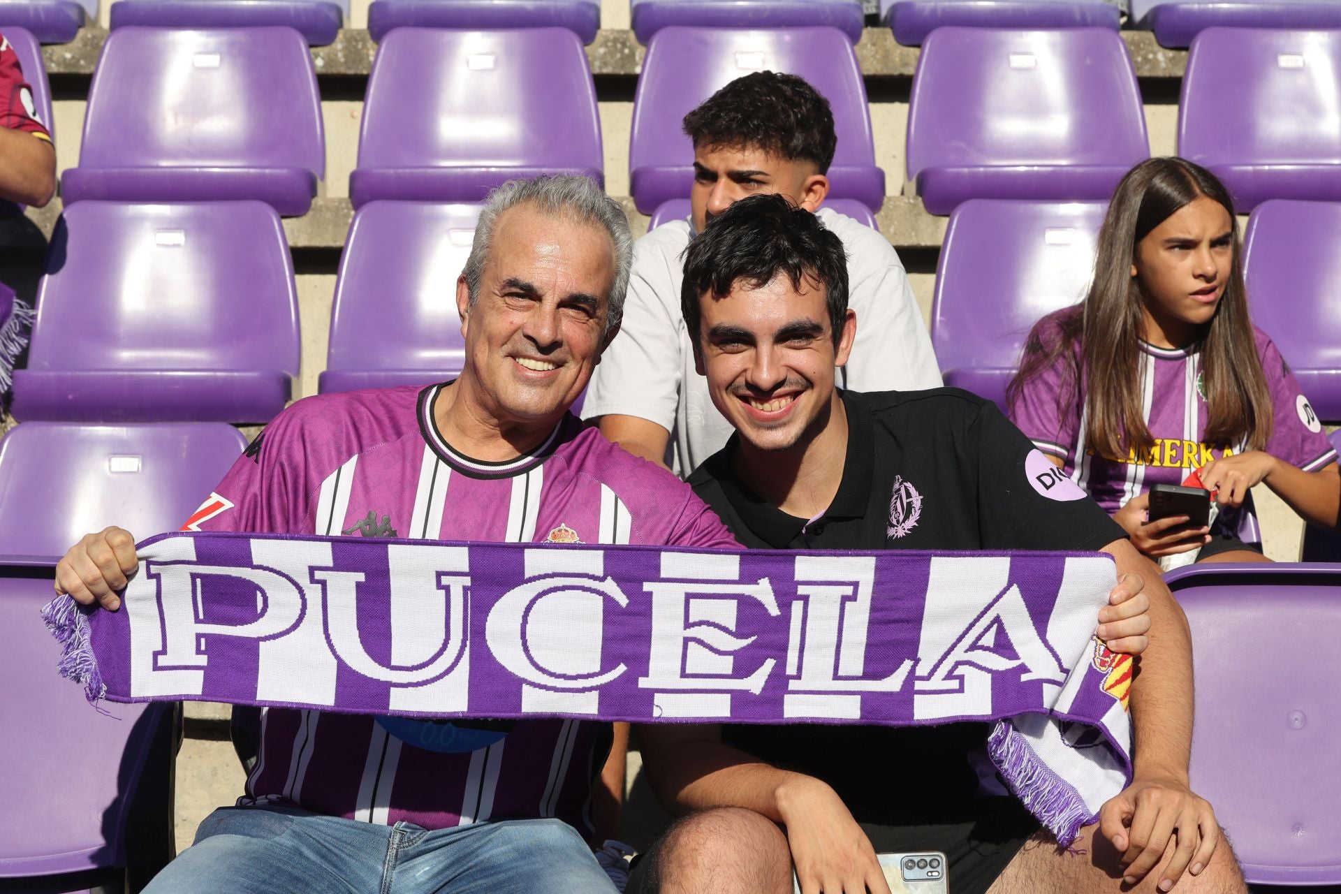 Búscate en la grada del Real Valladolid (2/4)