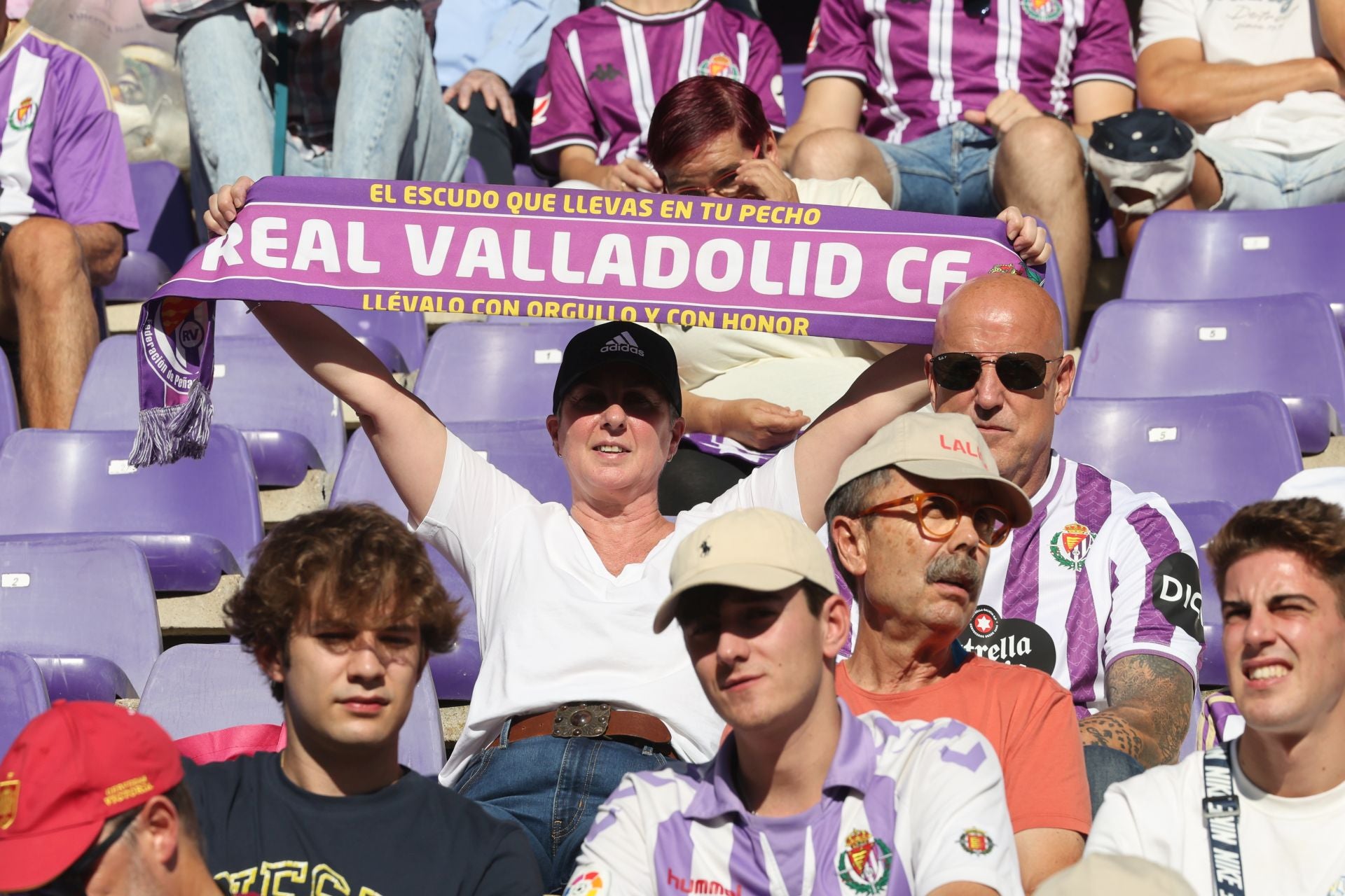 Búscate en la grada del Real Valladolid (2/4)