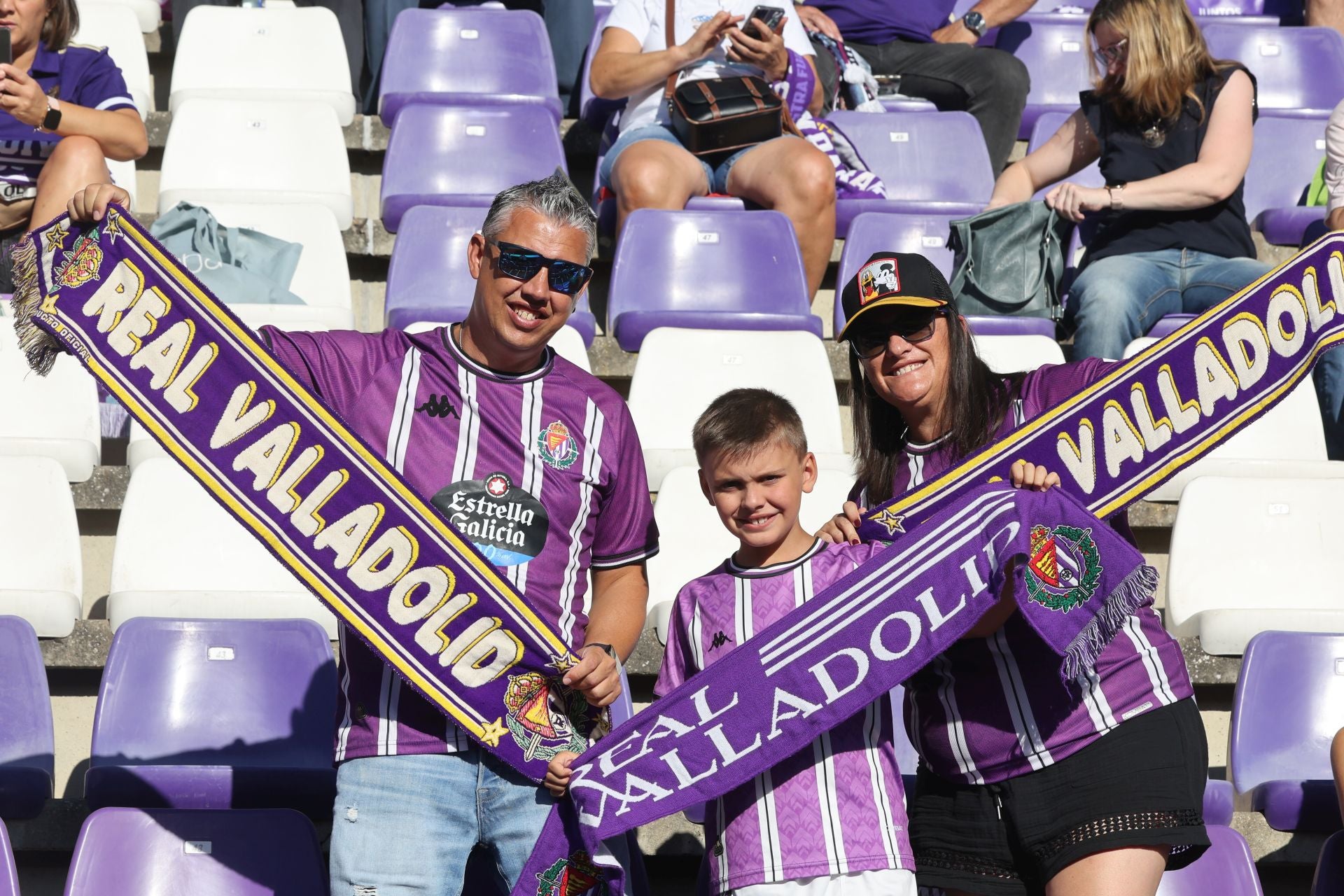 Búscate en la grada del Real Valladolid (2/4)