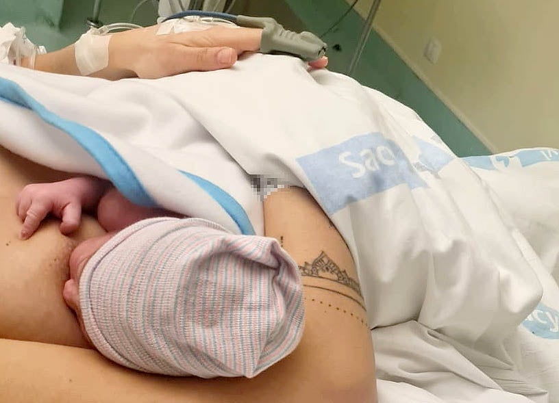 Un bebé recien nacido en un hospital de Castilla y León, en una imagen de archivo.