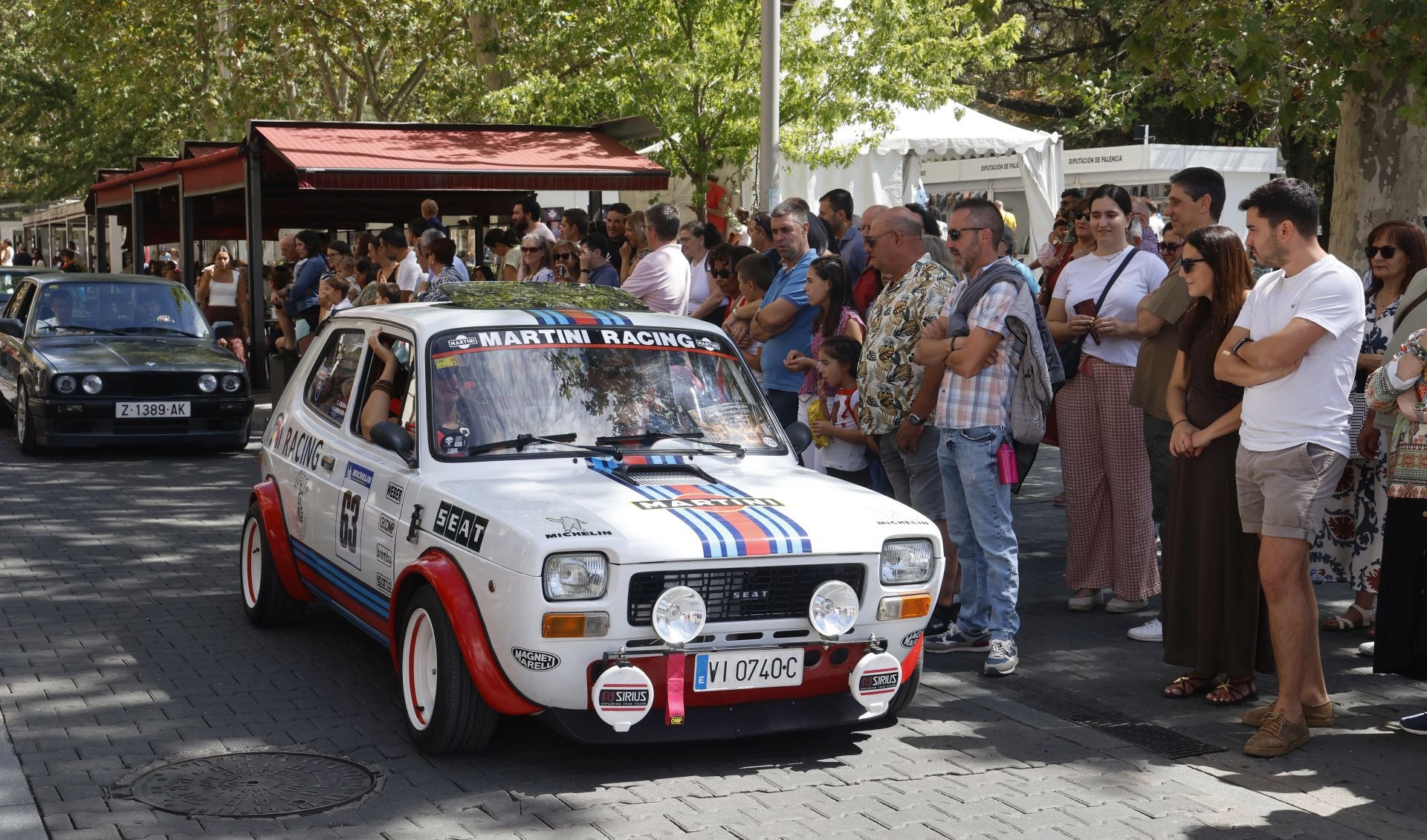 Los coches clásicos inundan las calles de Palencia