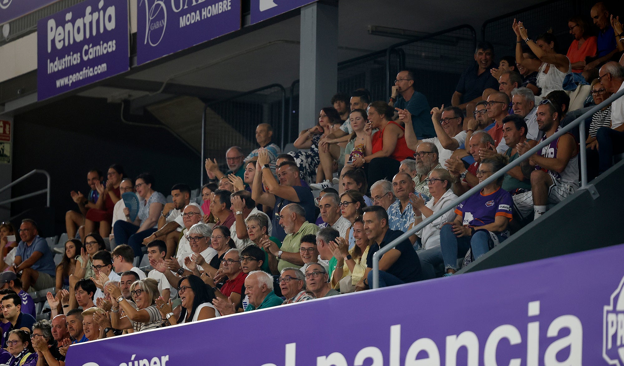 Búscate en las gradas del Super Agropal Palencia - Sporting Clube Portugal