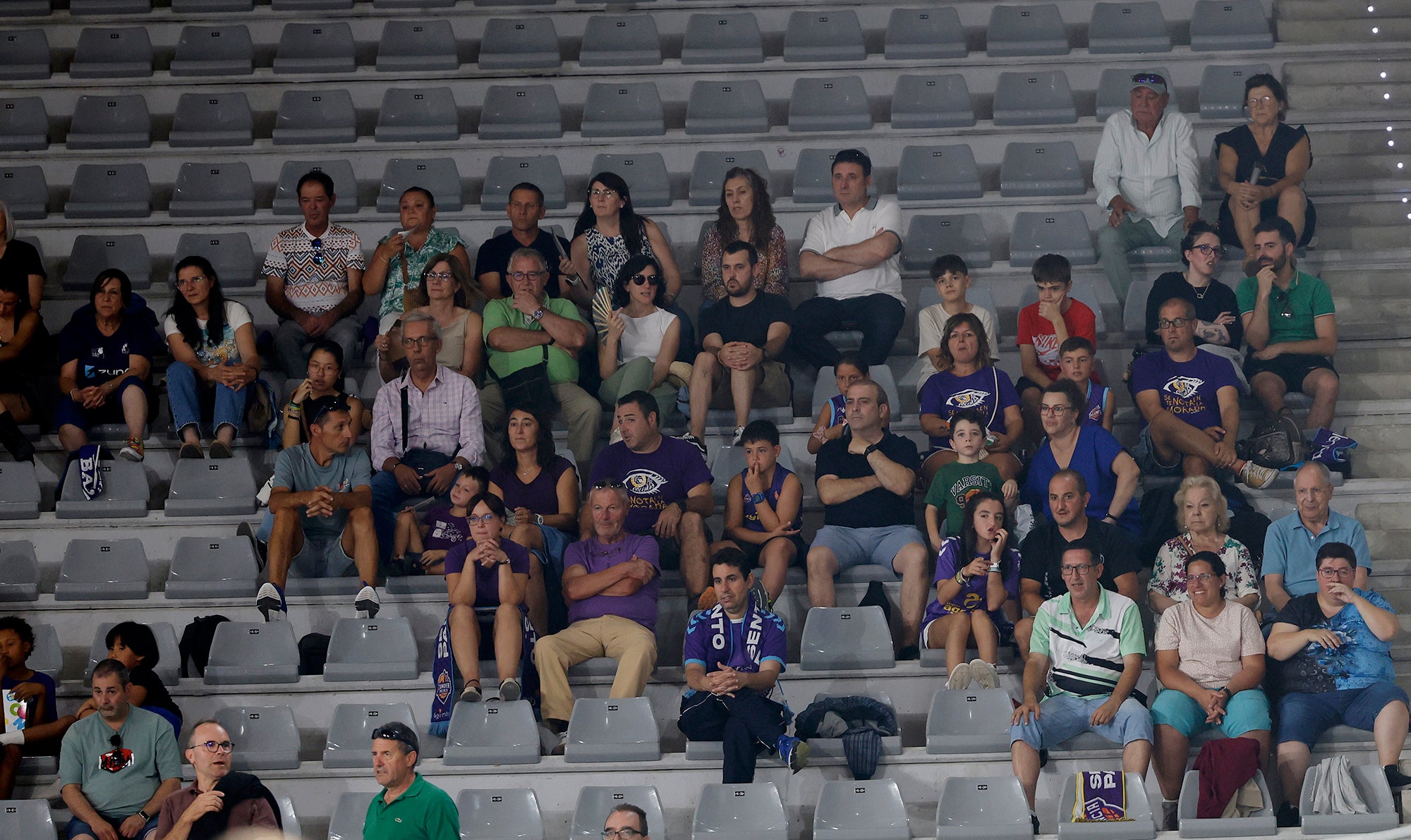 Búscate en las gradas del Super Agropal Palencia - Sporting Clube Portugal