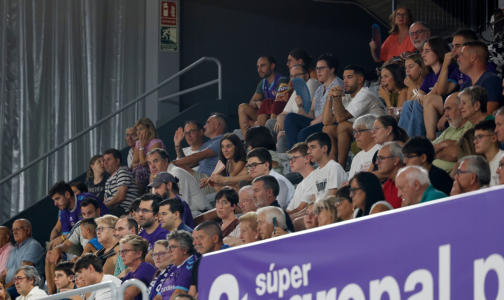 Búscate en las gradas del Super Agropal Palencia - Sporting Clube Portugal