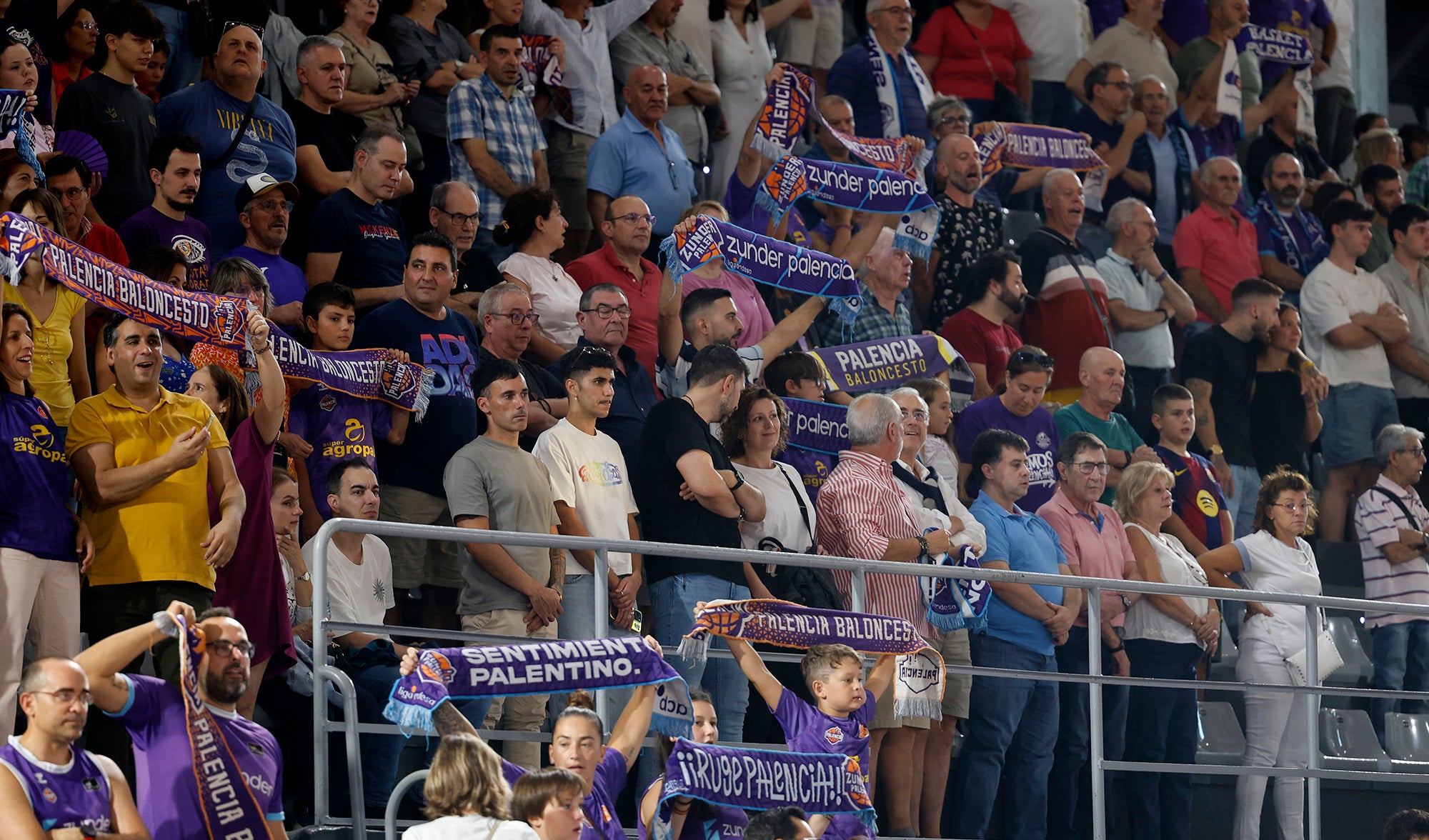 Búscate en las gradas del Super Agropal Palencia - Sporting Clube Portugal