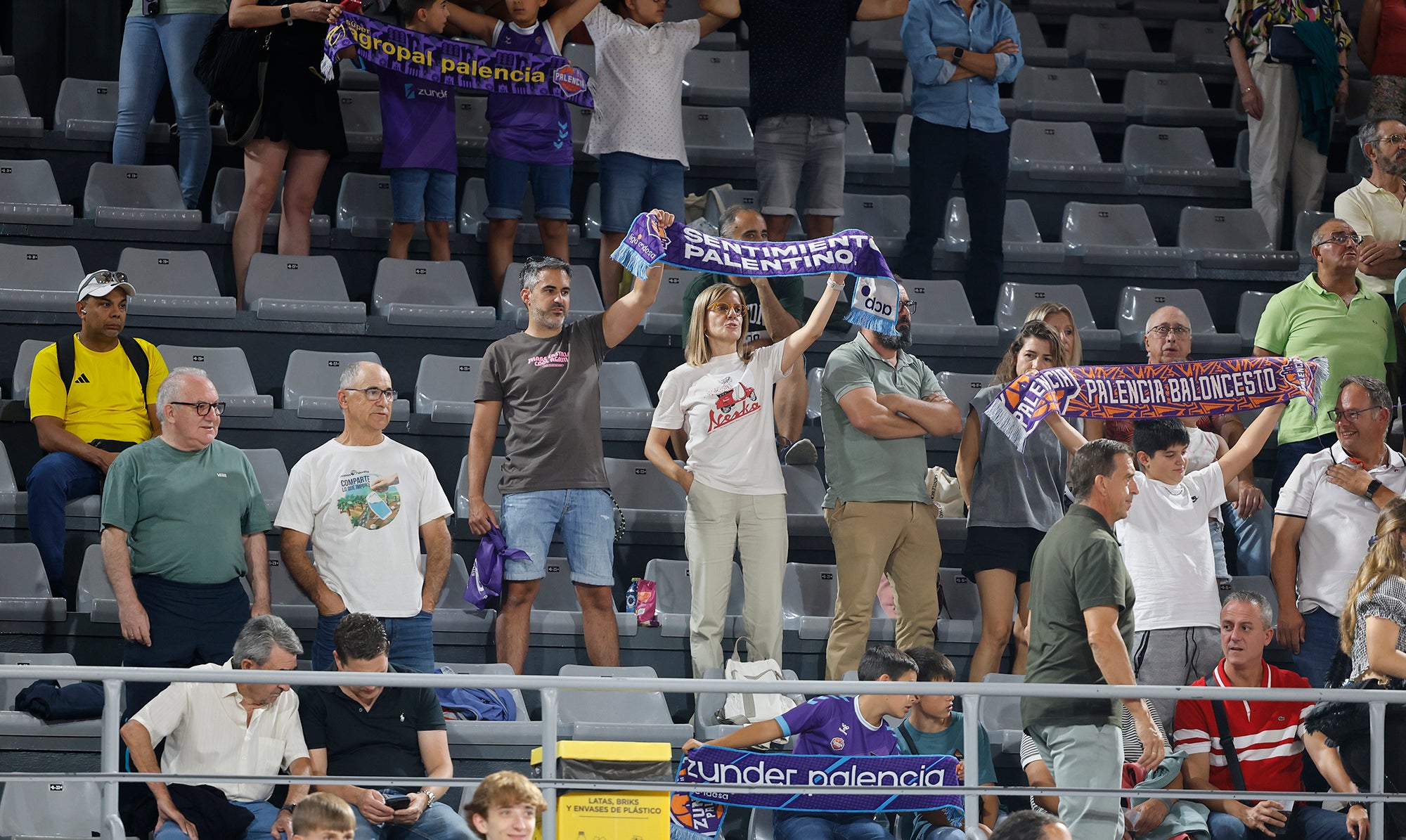 Búscate en las gradas del Super Agropal Palencia - Sporting Clube Portugal