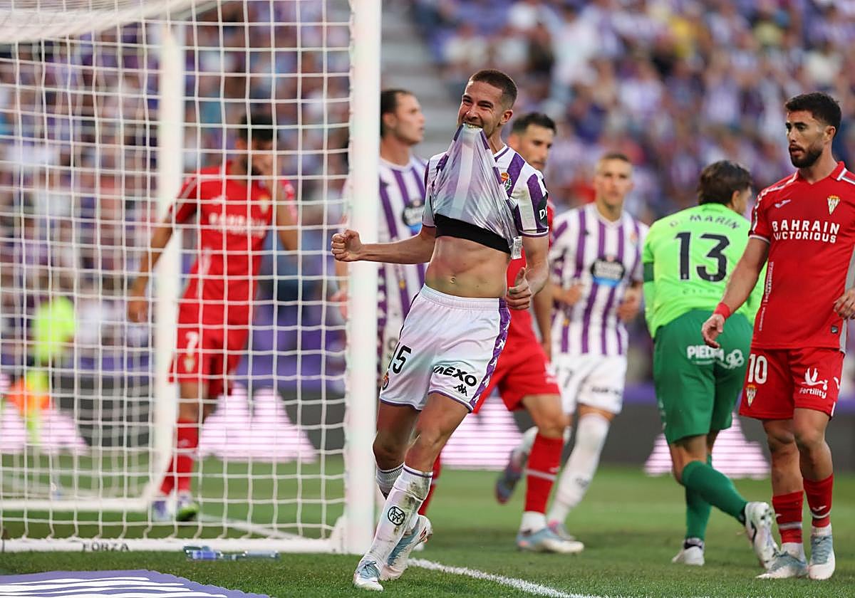 Pablo Tomeo se lamenta tras una ocasión clara en el área del Córdoba.