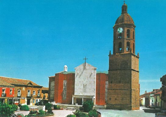 Iglesia del Salvador, edificio moderno levantado en los años 70 del siglo XX para sustituir al anterior, declarado en ruina.