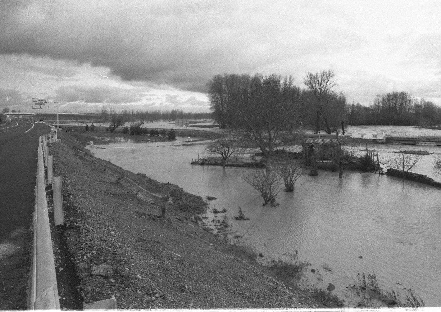 Crecida del río Cea en enero de 1996.