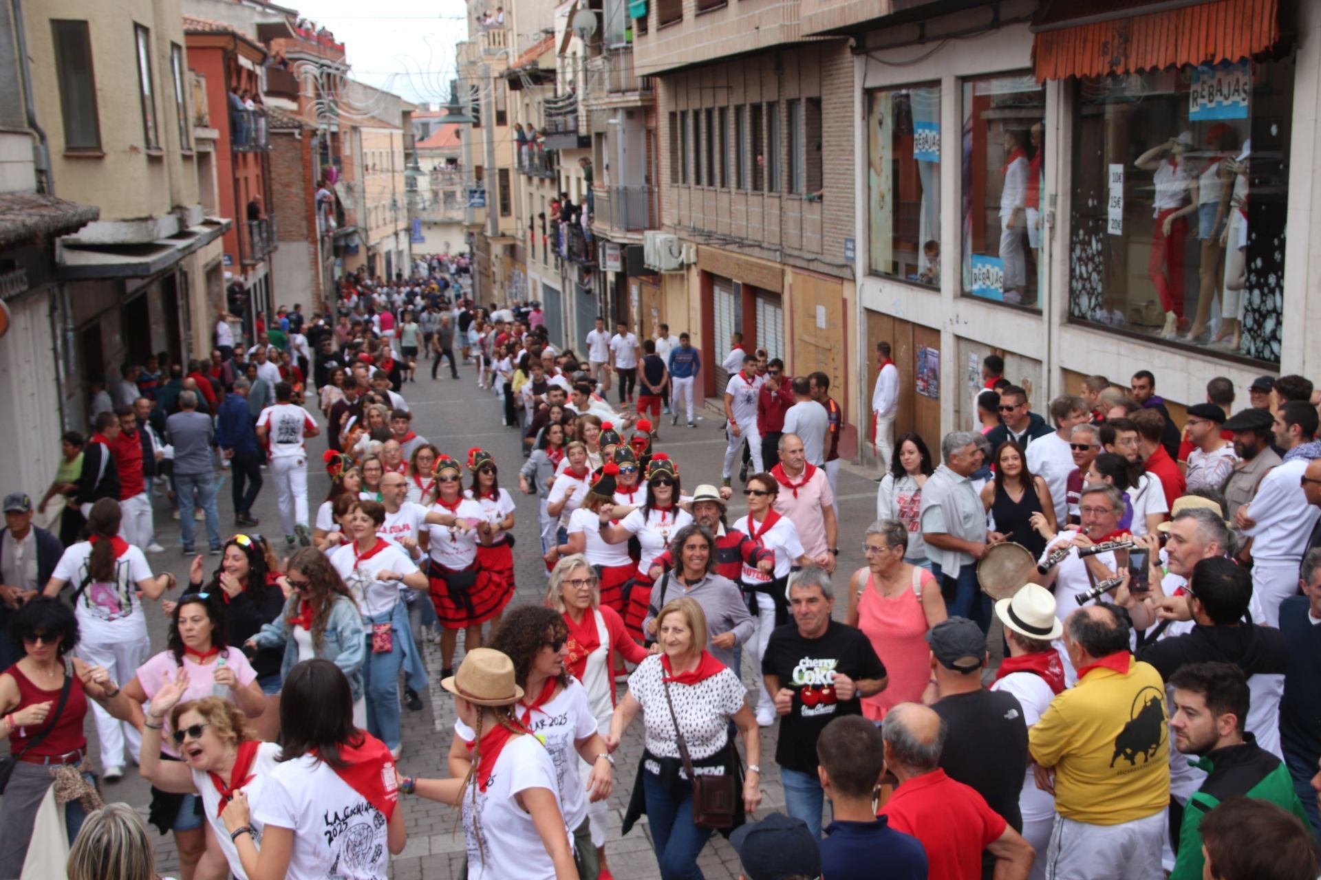 Fotos del ambiente en Cuéllar durante el primero de sus encierros
