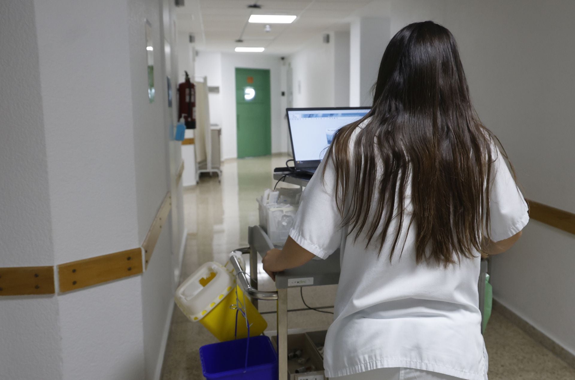 Una enfermera, durante su jornada de trabajo.