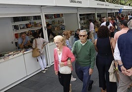 Feria del Libro en el Paseo del Salón, este domingo.