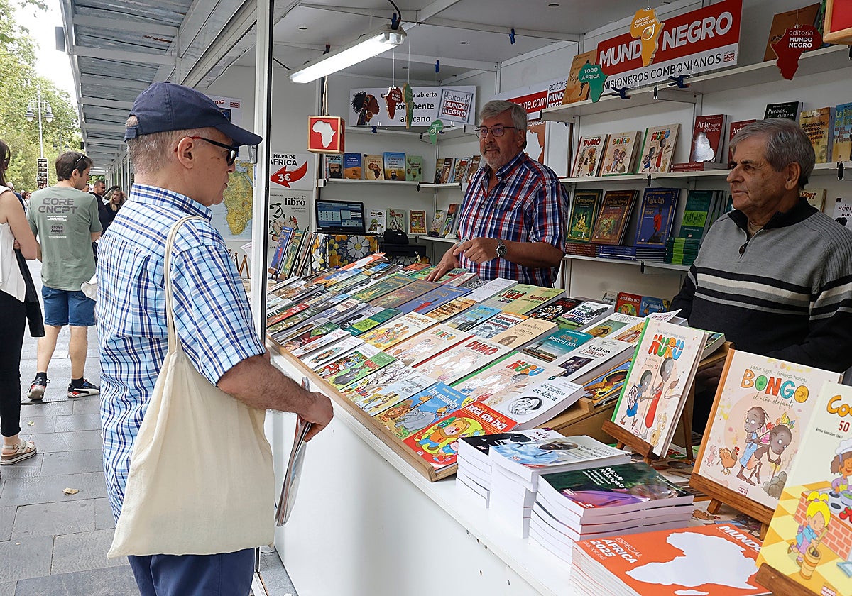 La Feria del Libro llena el Salón de literatura e historias