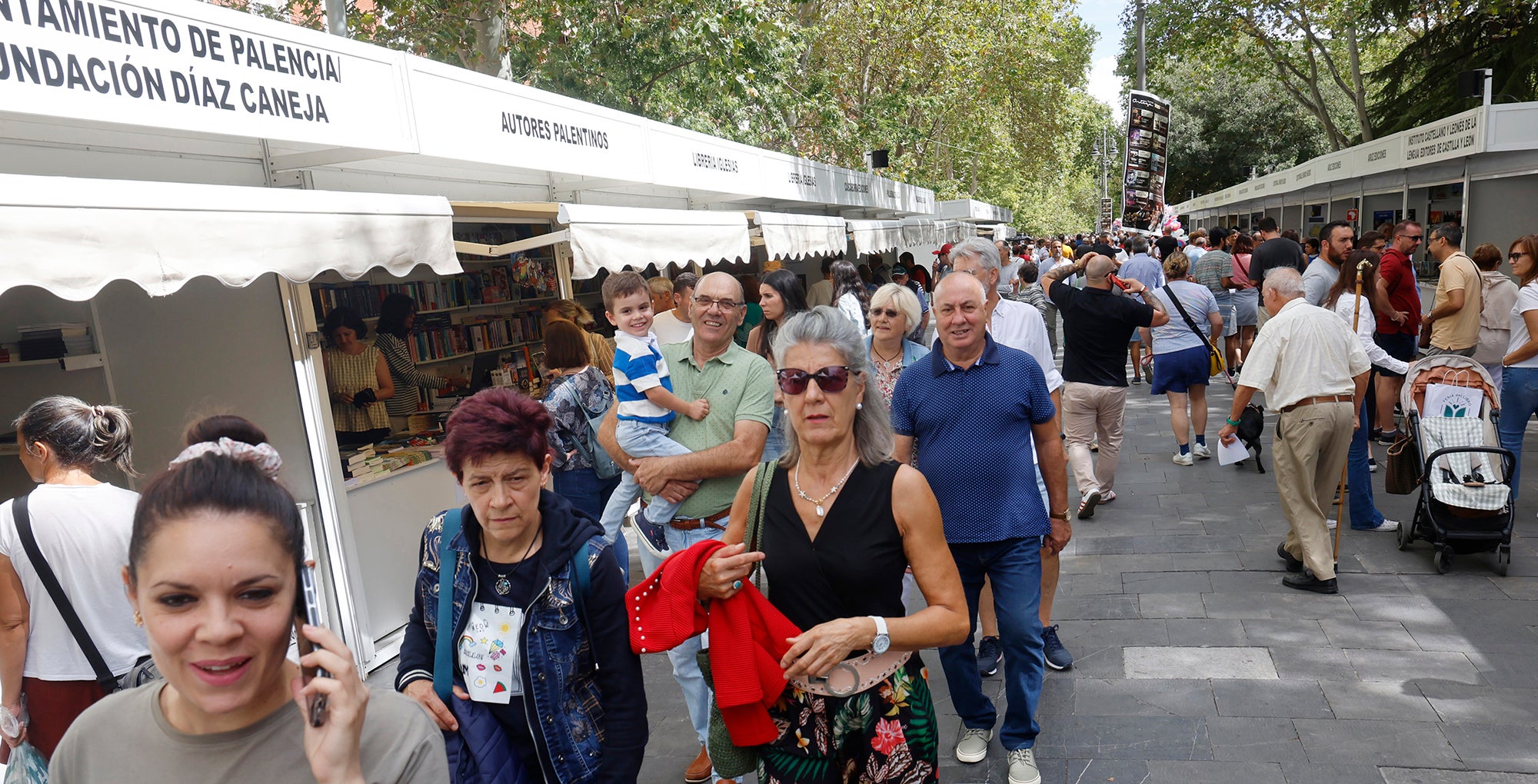 La Feria del Libro llena el Salón de literatura e historias