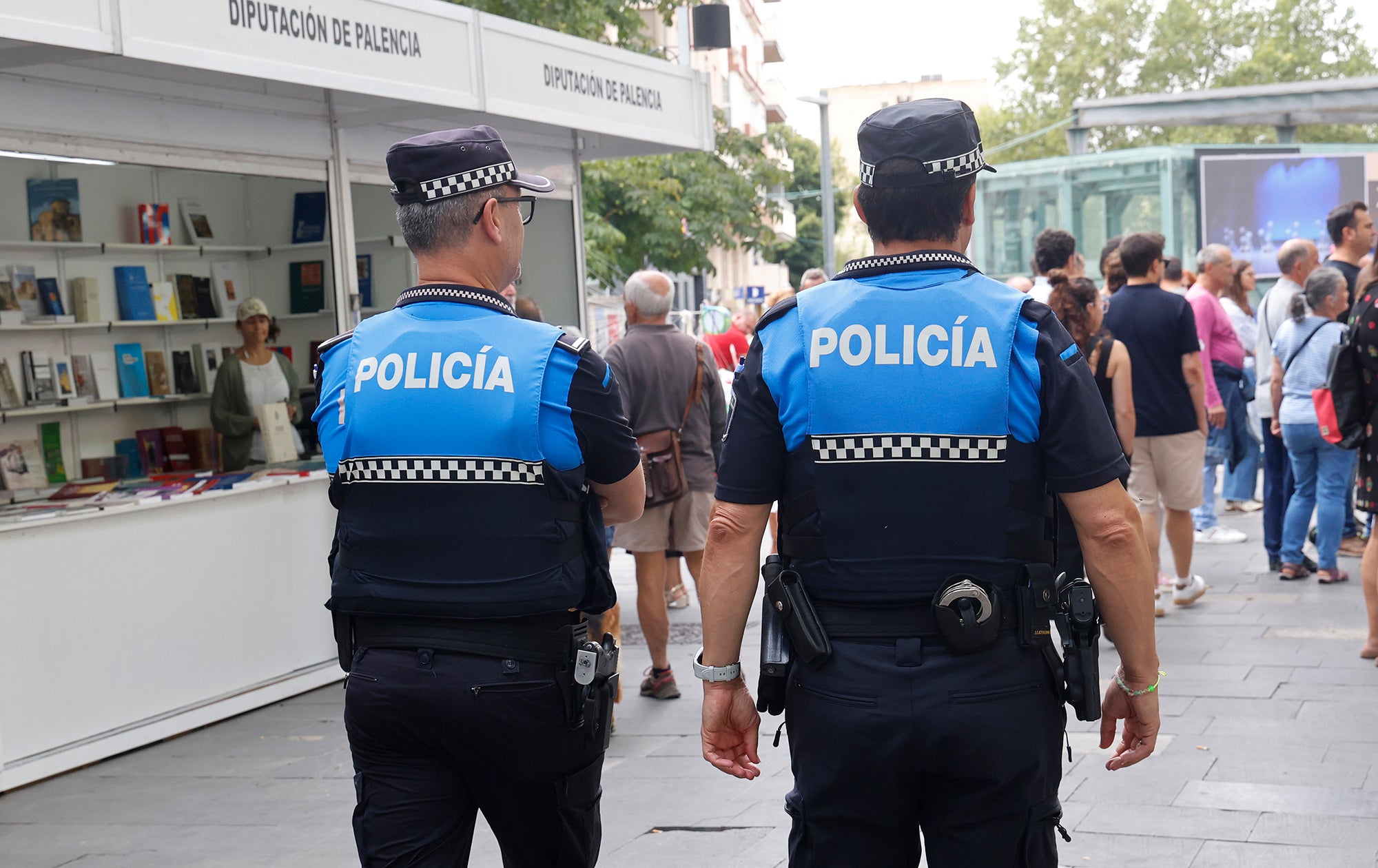 La Feria del Libro llena el Salón de literatura e historias