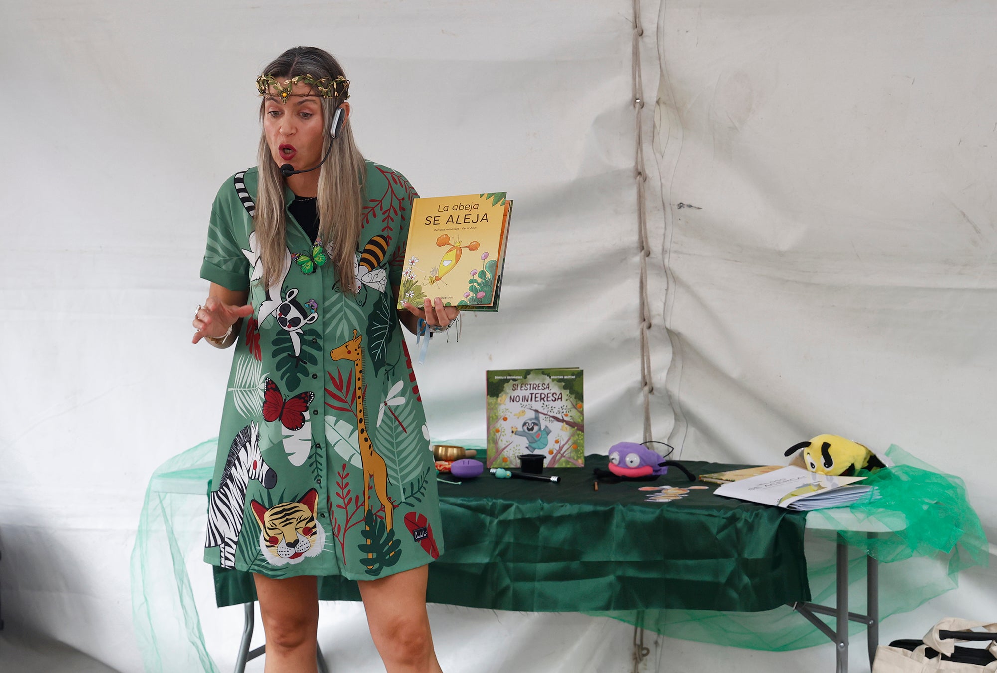 La Feria del Libro llena el Salón de literatura e historias