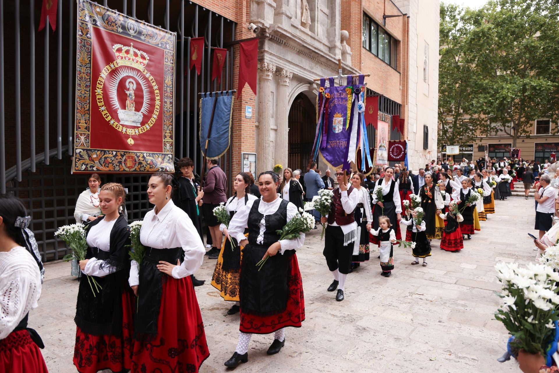 Ofrenda floral y misa en honor a la Virgen de San Lorenzo, patrona de Valladolid