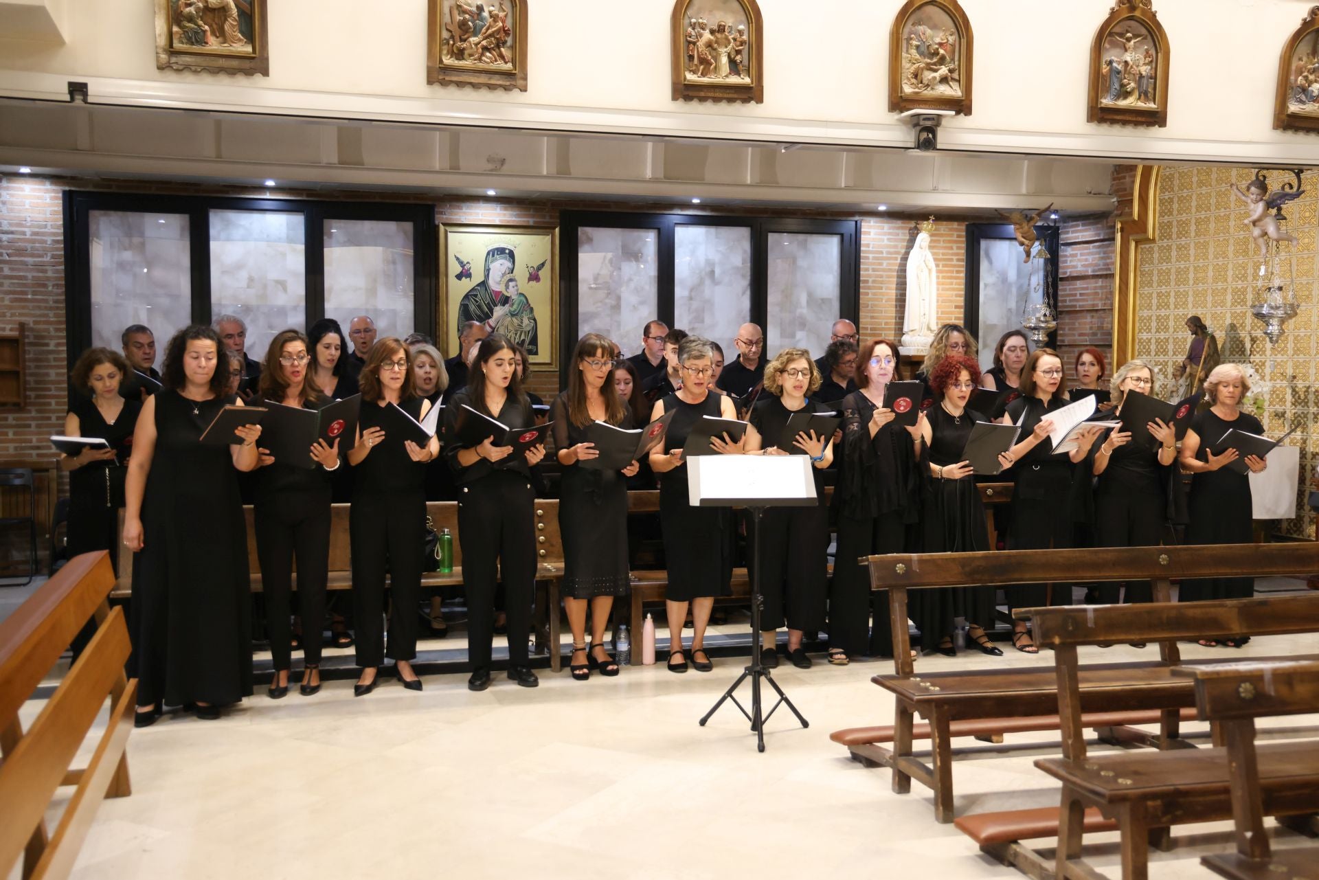 Ofrenda floral y misa en honor a la Virgen de San Lorenzo, patrona de Valladolid