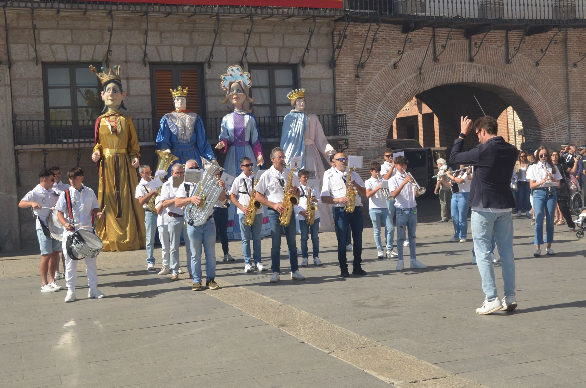 Las imágenes de la colocación de la bandera en Medina del Campo