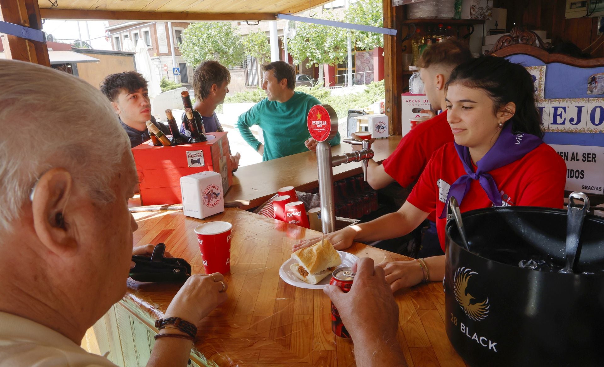 La oferta gastronómica de San Antolín llena las calles de gente