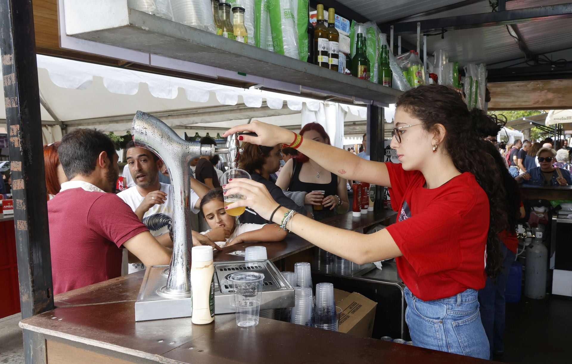 La oferta gastronómica de San Antolín llena las calles de gente