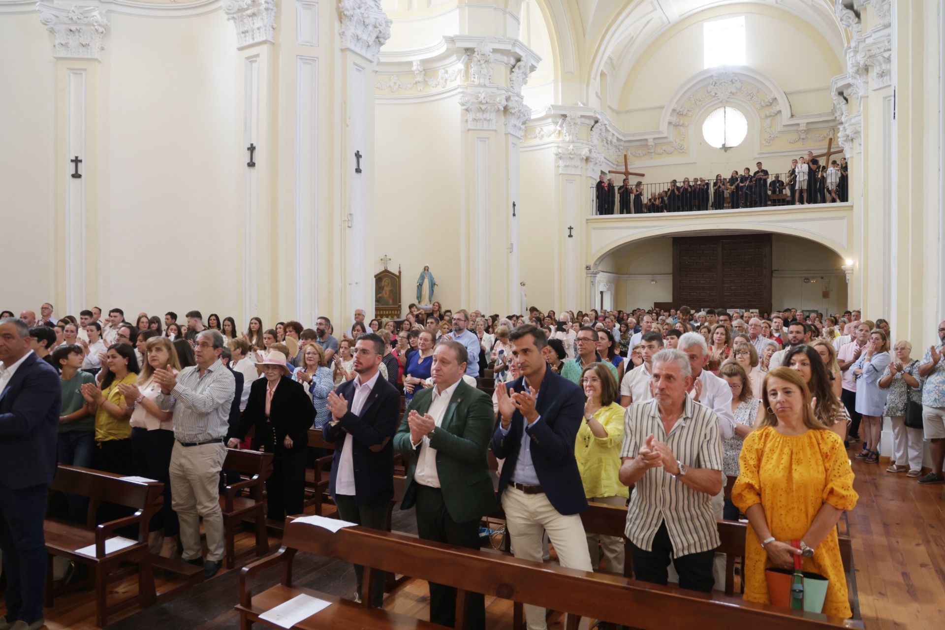La despedida al párroco Goyo Casado, en imágenes