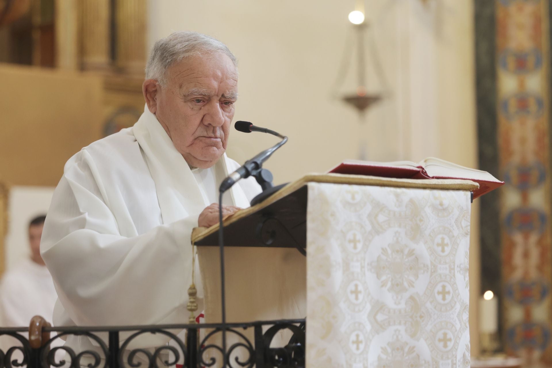 La despedida al párroco Goyo Casado, en imágenes