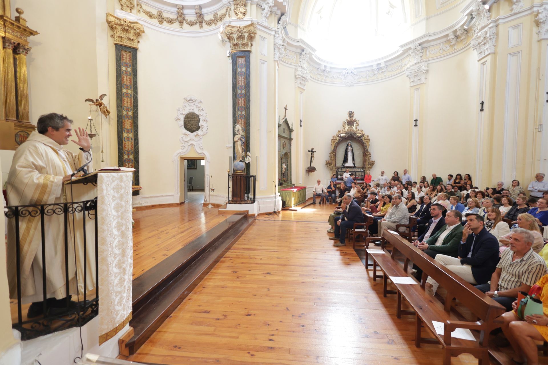 La despedida al párroco Goyo Casado, en imágenes
