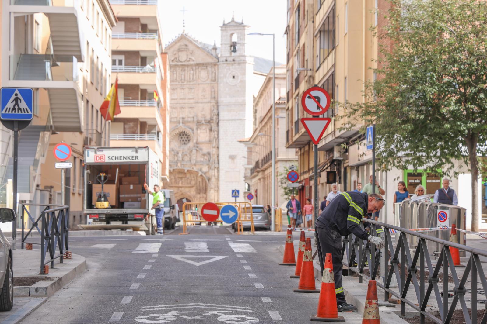 El cierre de la calle Felipe II, que cambiará de dirección en los próximos días.