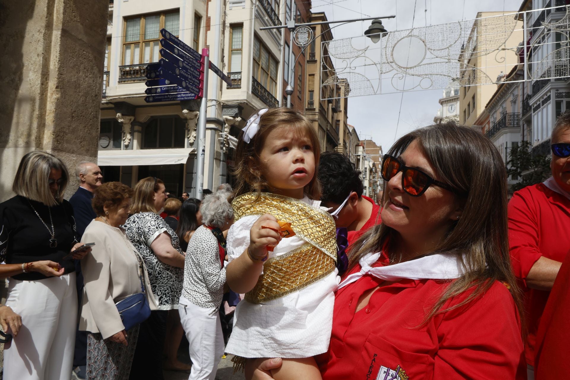 Así ha sido el desfile de los gigantes, cabezudos y peñas hasta la Plaza Mayor