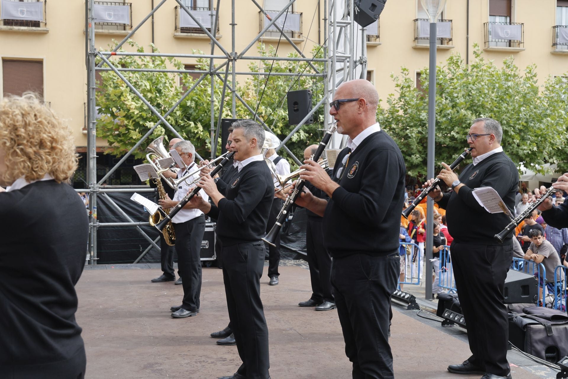 Así ha sido el desfile de los gigantes, cabezudos y peñas hasta la Plaza Mayor