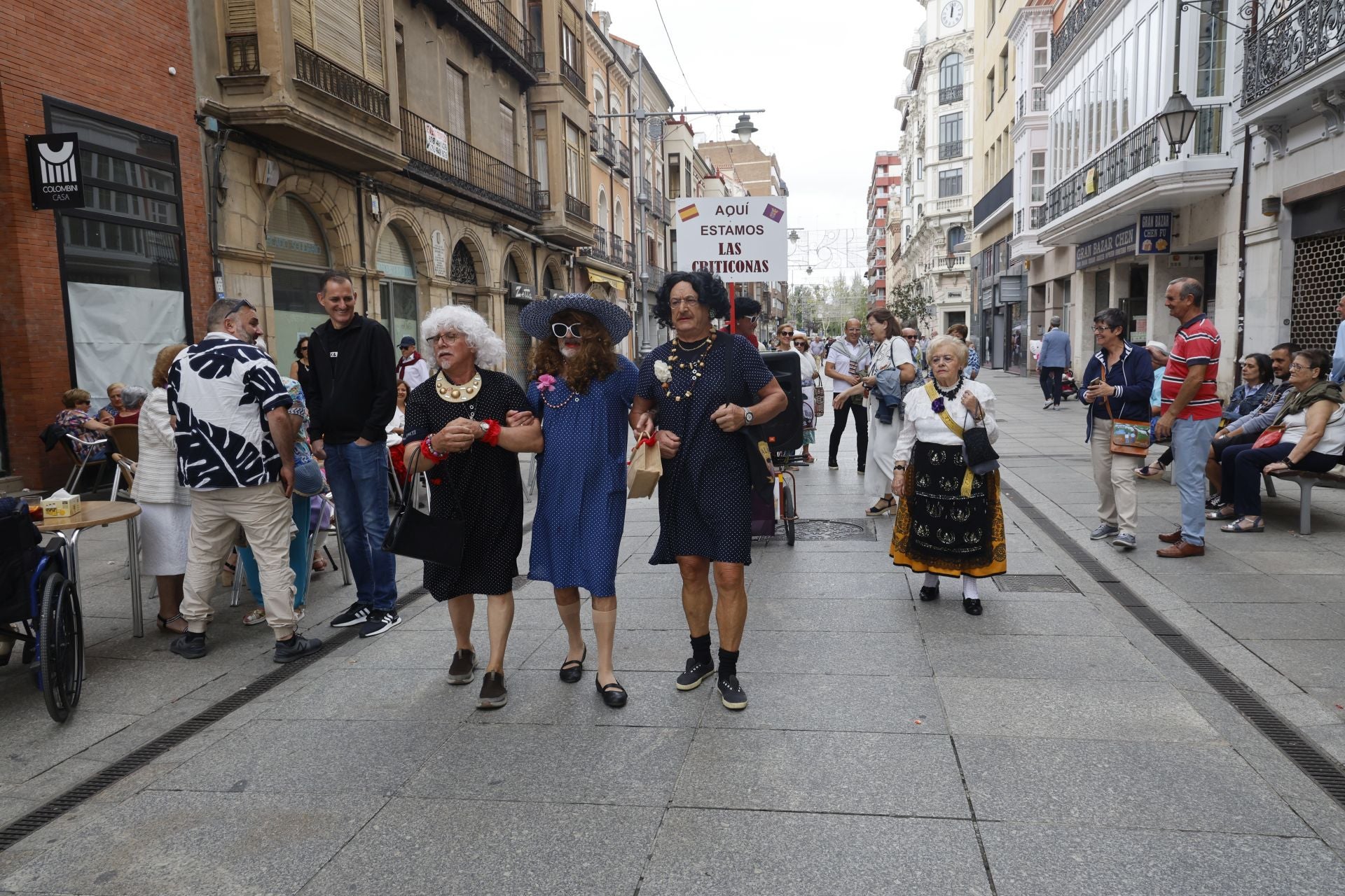 Los palentinos llenan las calles por San Antolín