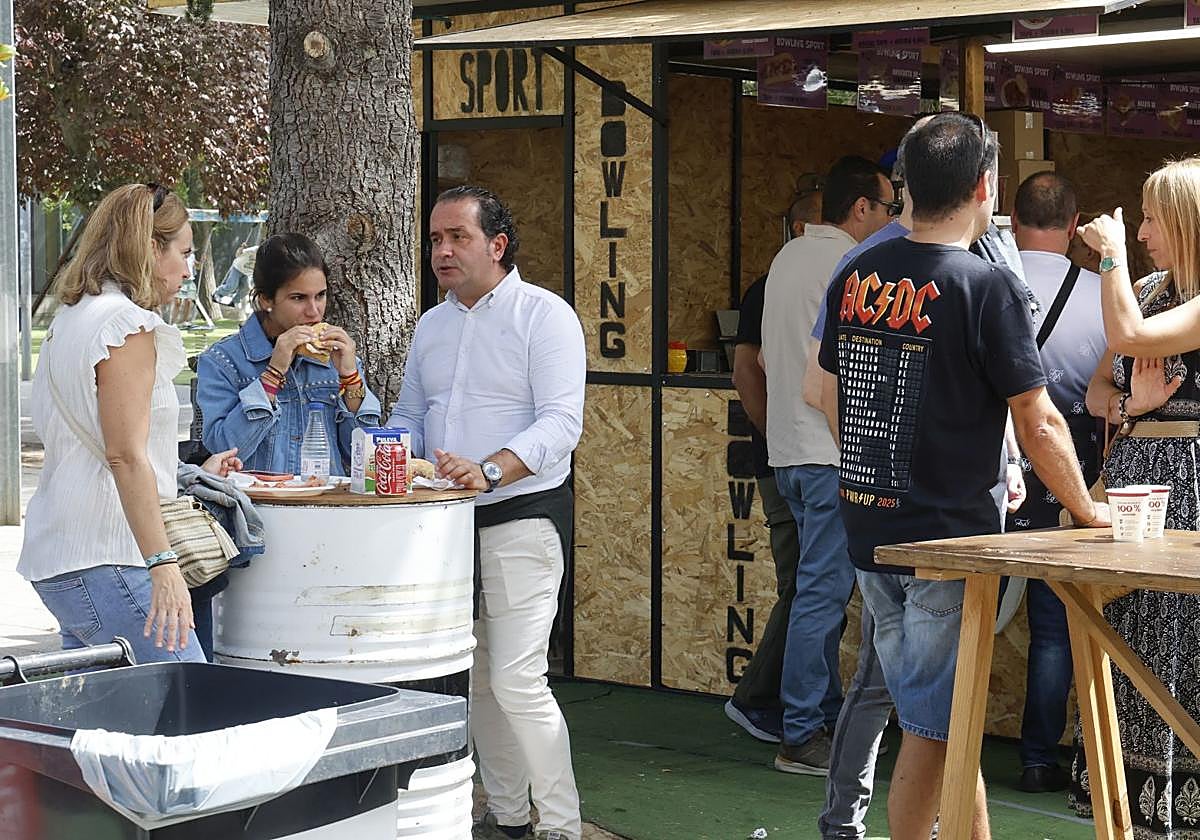 Caseta de la Feria de día en el parque del Salón.