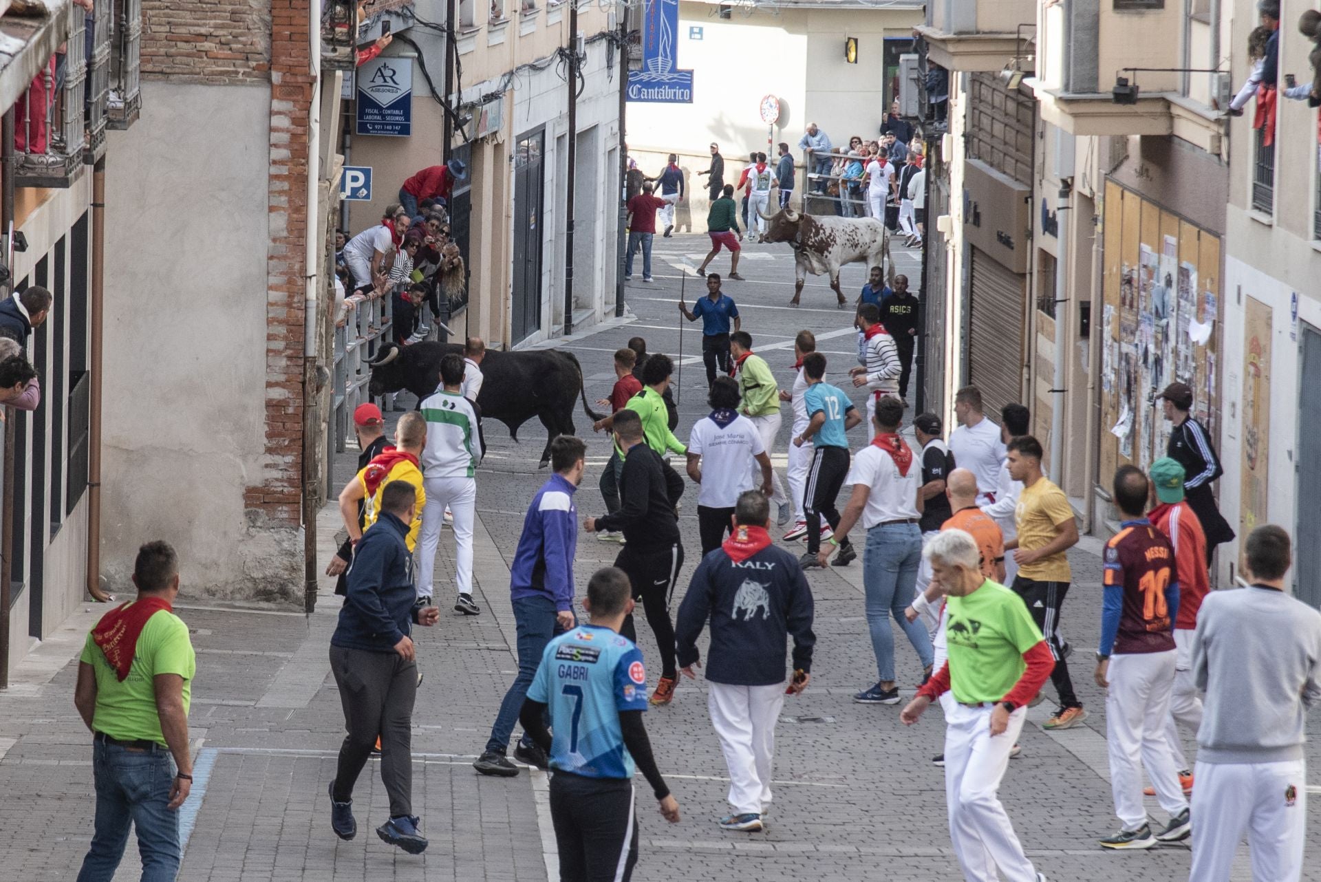 Fotos del tercer encierro de Cuéllar por las calles de la villa