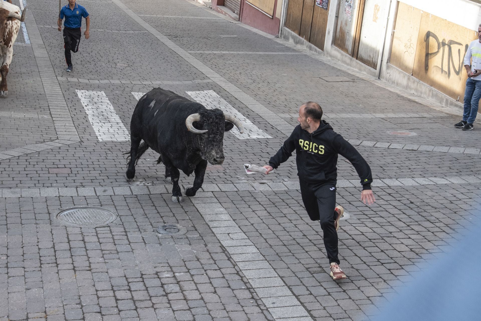 Fotos del tercer encierro de Cuéllar por las calles de la villa