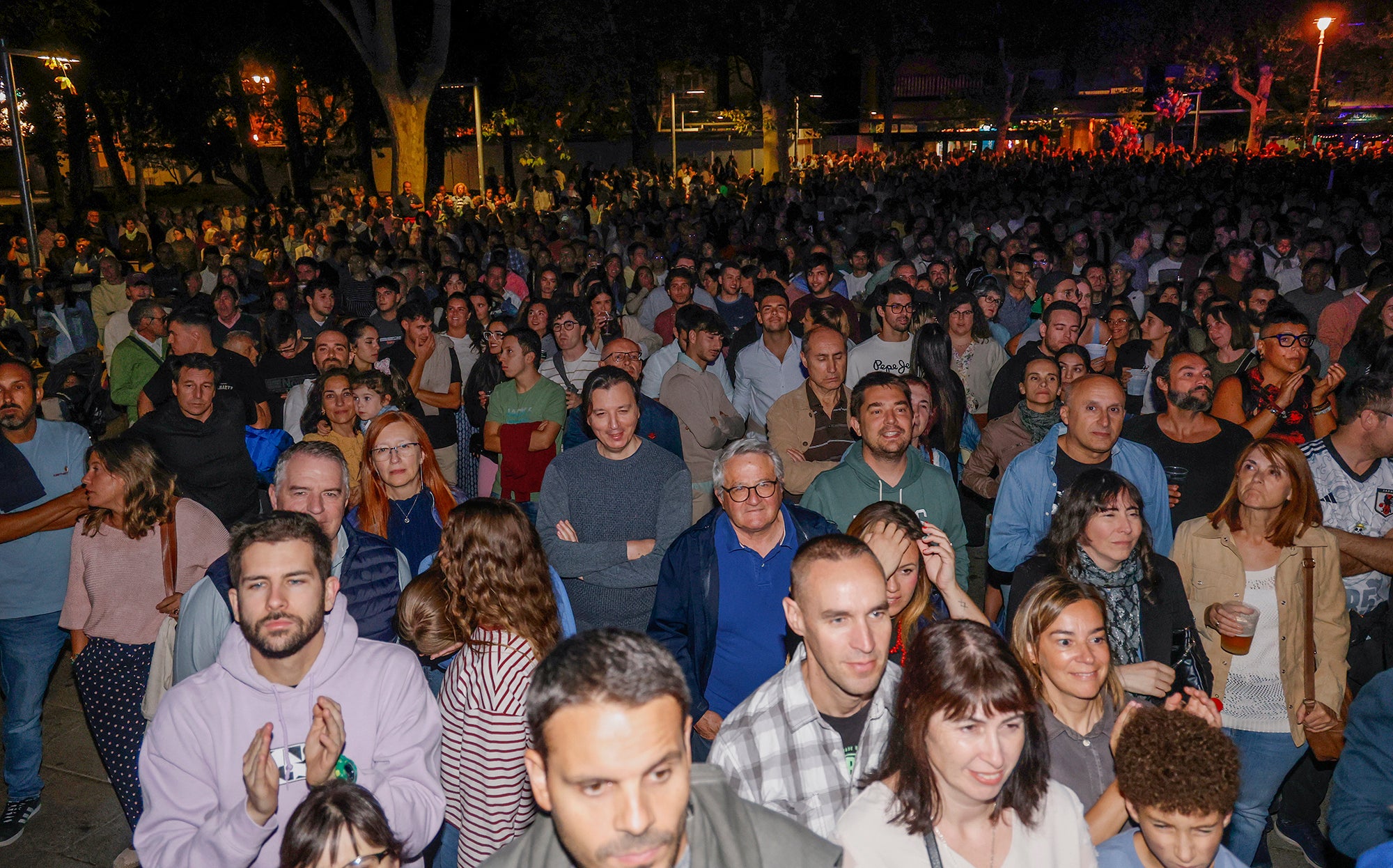 Iván Ferreiro llena el parque del Salón con distintas generaciones de palentinos