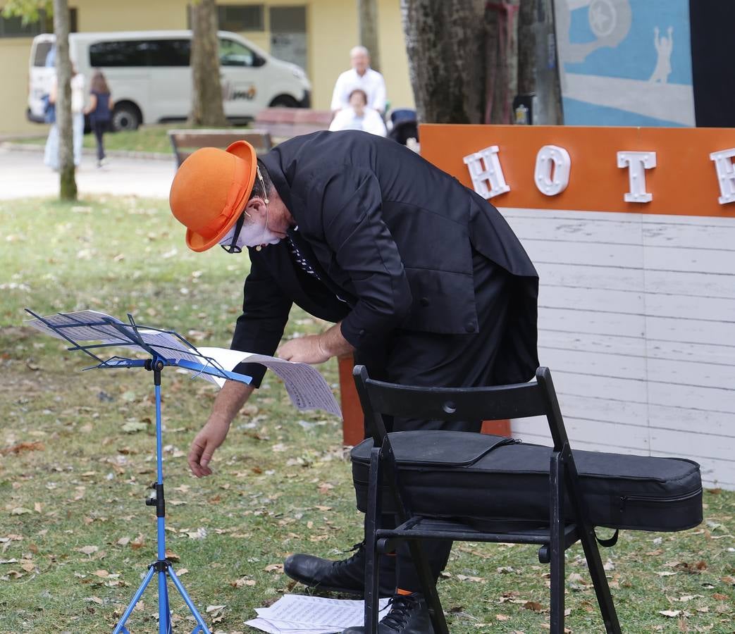 Así es la Muestra de Artistas de Calle por los barrios de Palencia