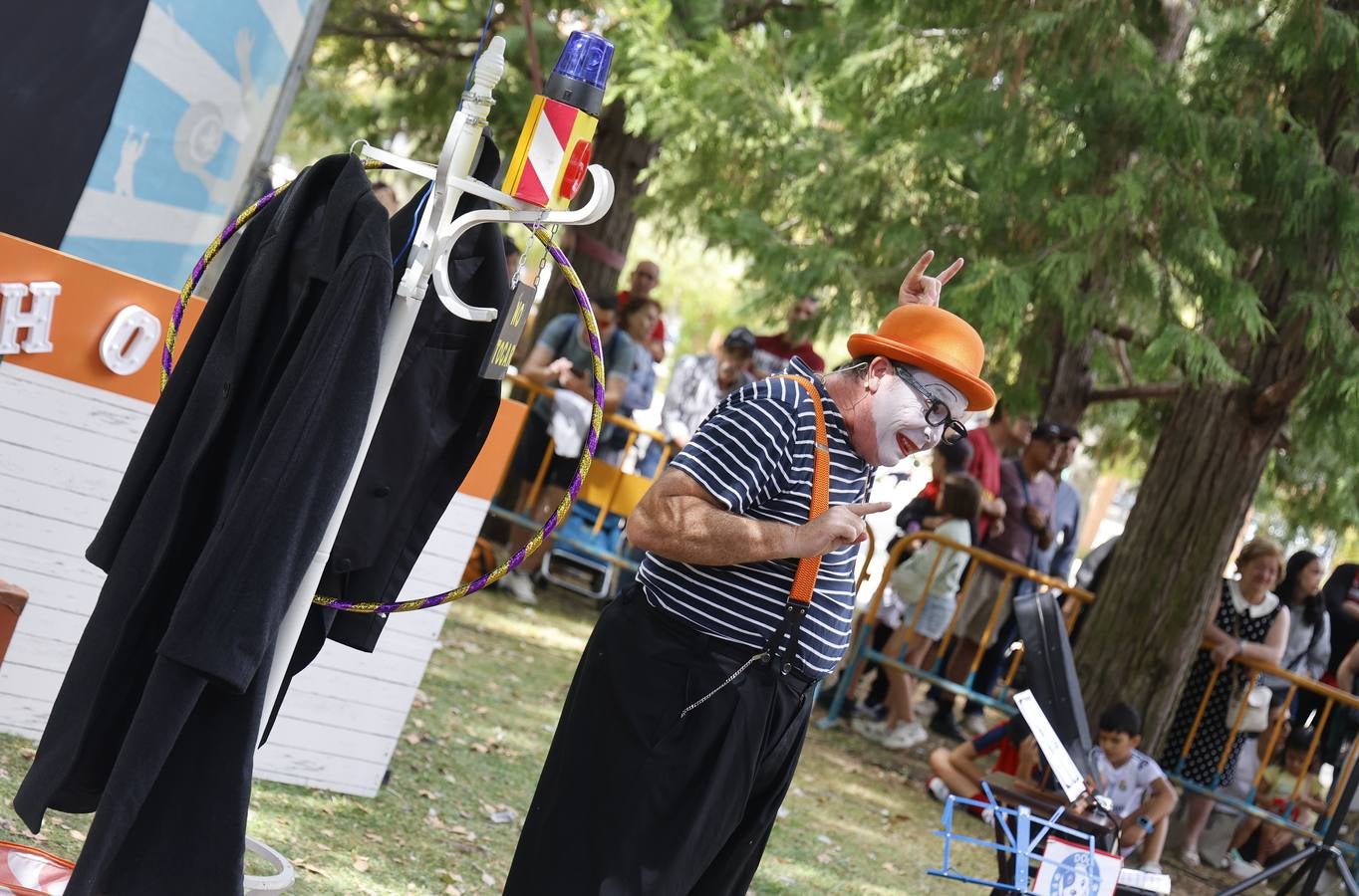 Así es la Muestra de Artistas de Calle por los barrios de Palencia