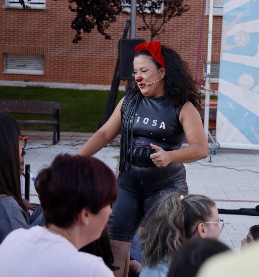 Así es la Muestra de Artistas de Calle por los barrios de Palencia